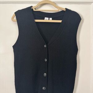 GAP Women's Classic Black Cardigan Vest